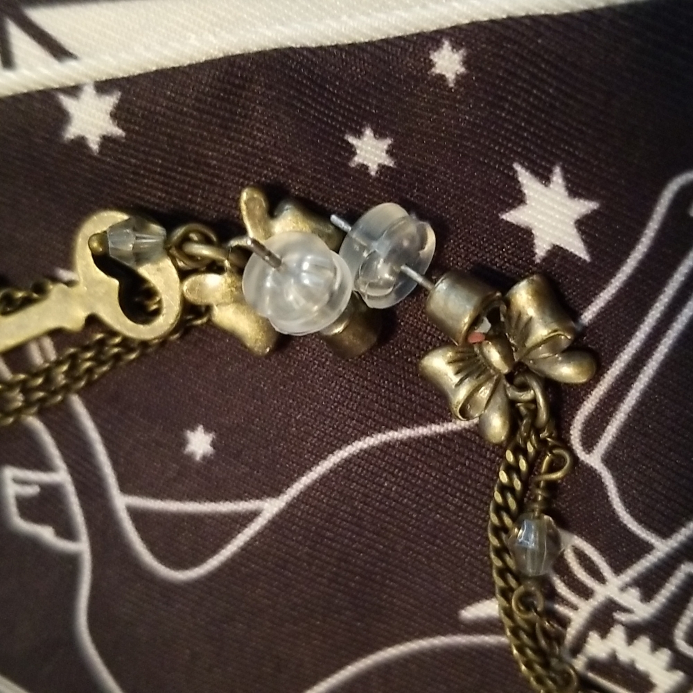 RARE Betsey Johnson Lock & Key Mismatched Drop Earrings - Picture 11 of 11